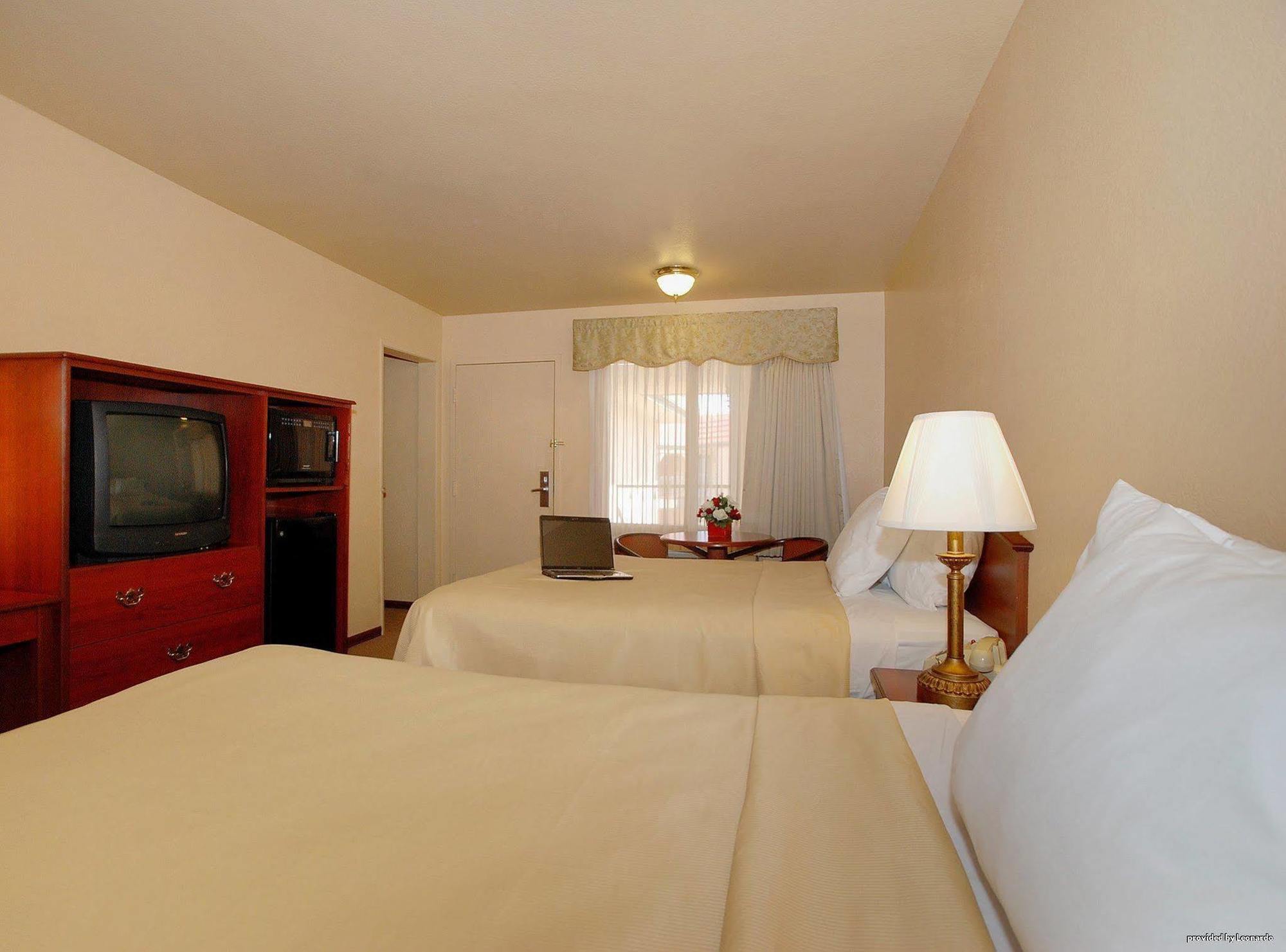 אל קאחון Rancho San Diego Inn & Suites חדר תמונה
